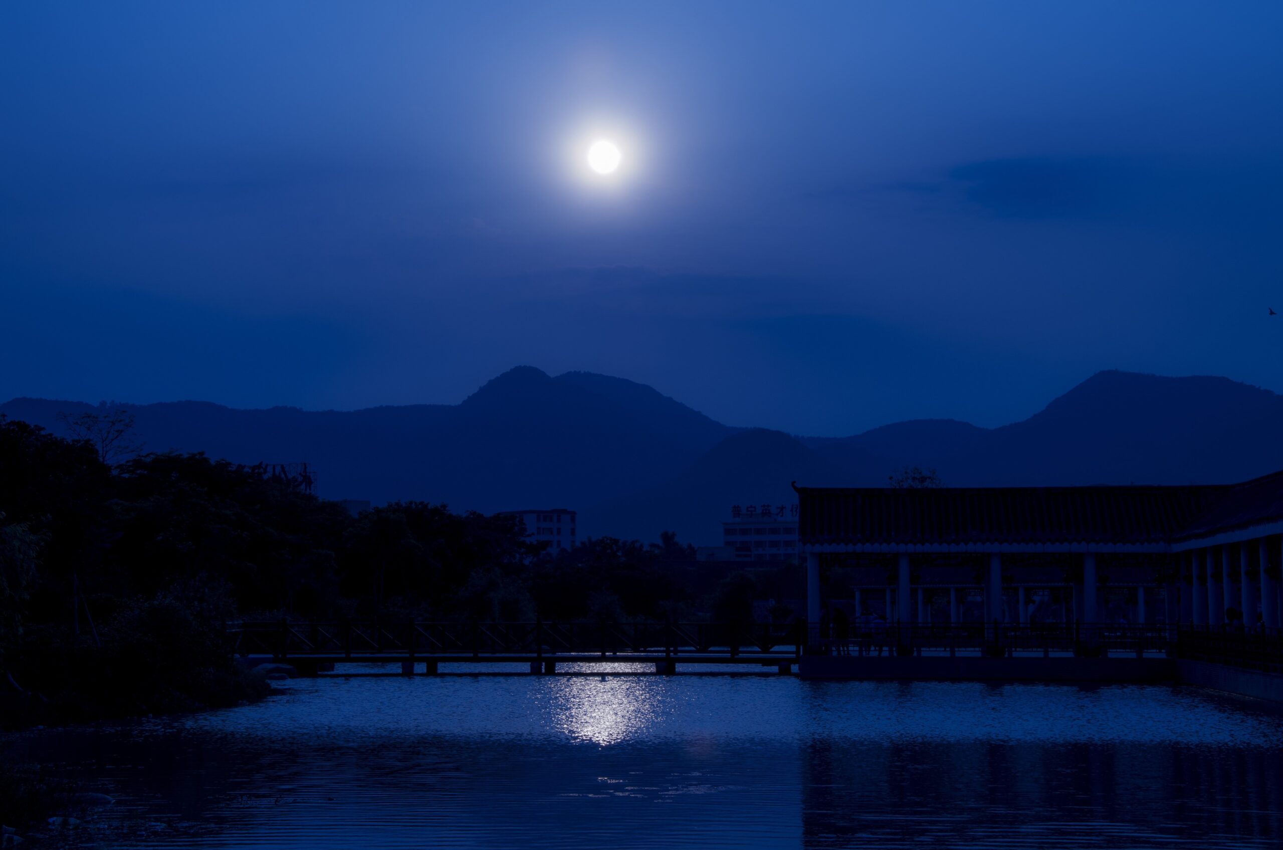夜をこえての心象風景